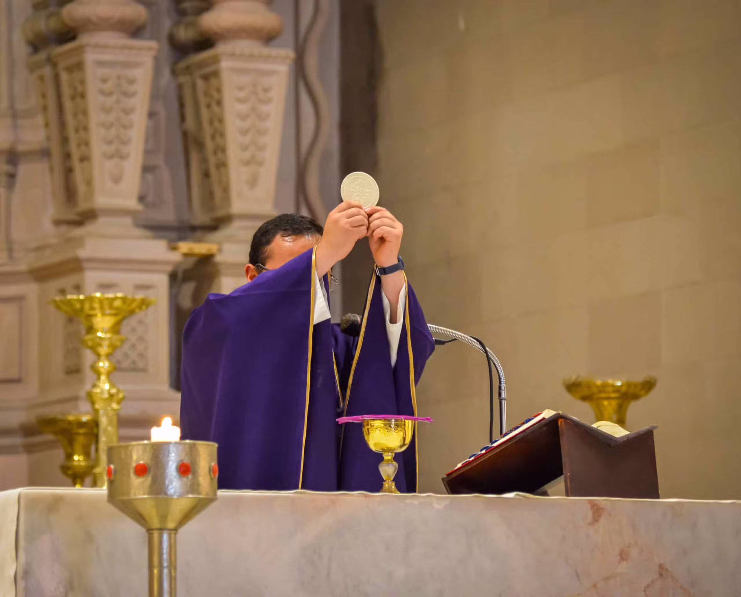 Por qué los Católicos van a Misa los Domingos