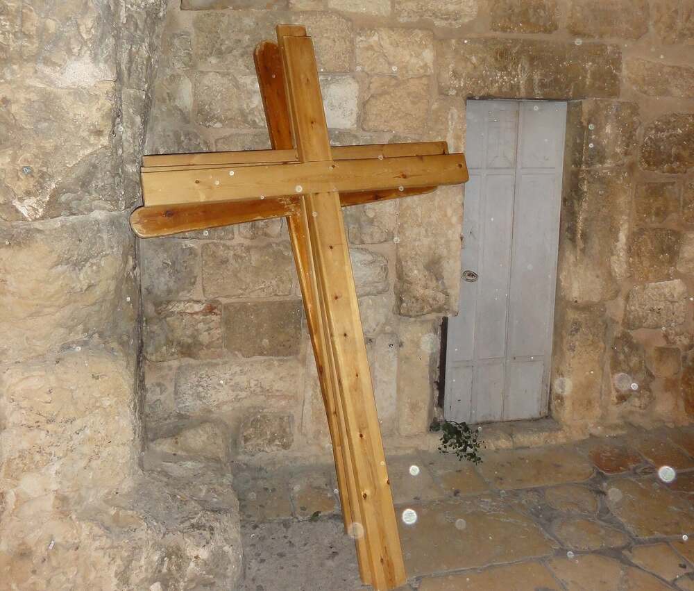 10- Jesús es Despojado - Vía Dolorosa - Horarios de Misa