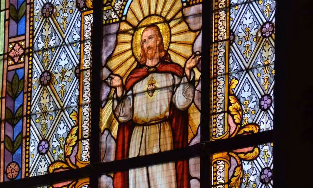 Oración al Sagrado Corazón de Jesús en Tiempos Difíciles